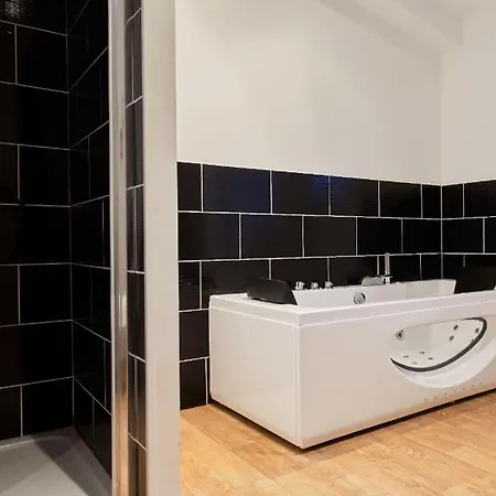 Ng Suitehome - Lille I Gare I Lorraine - Maison 2 - Balneo - Netflix - Wifi - Jardin *