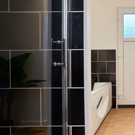 Ng Suitehome - Lille I Gare I Lorraine - Maison 2 - Balneo - Netflix - Wifi - Jardin Сasa de vacaciones