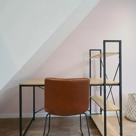 Дом отдыха Ng Suitehome - Lille I Gare I Lorraine - Maison 2 - Balneo - Netflix - Wifi - Jardin *